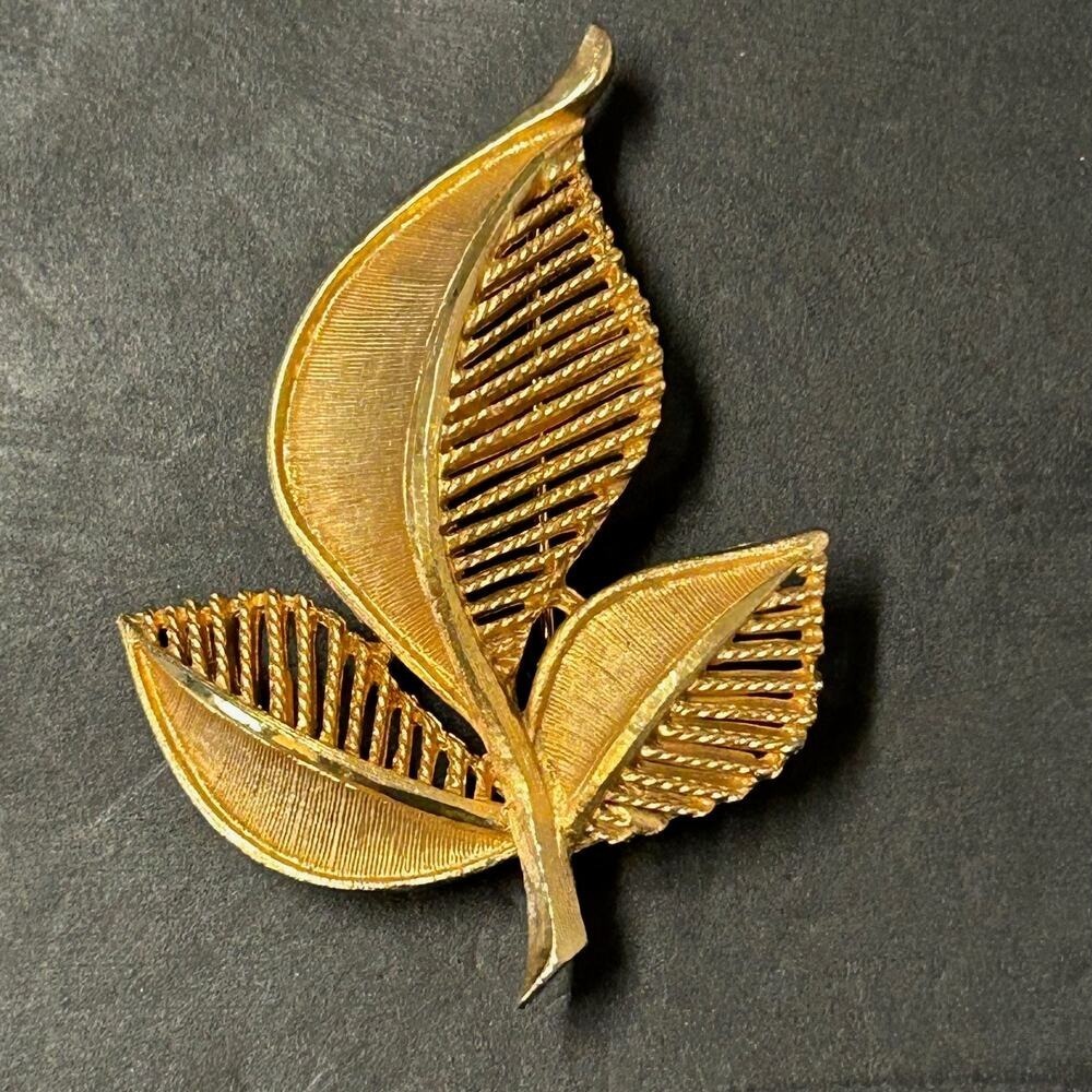 BSK Vintage Leaf Brooch Gold‎ Textured Botanical Filigree Pin MCM